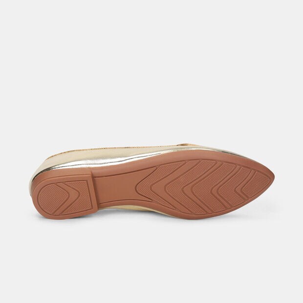 Baleta Para Mujer Bata Beige Gina'S Puntuda, 