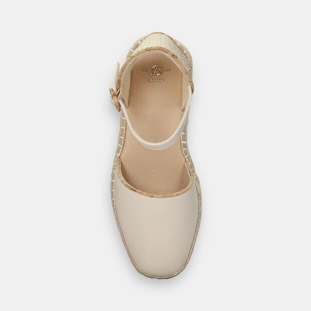 Sandalia Para Mujer Bata Caf&eacute; Claro Lagy Caspian, 