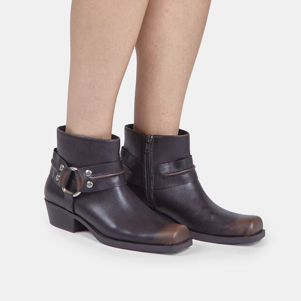 D&aacute;msk&aacute; texask&aacute; kotn&iacute;kov&aacute; bota Baťa, hněd&aacute;