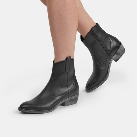 Kožené dámské westernové kotníkové boty na podpatku Baťa, černá