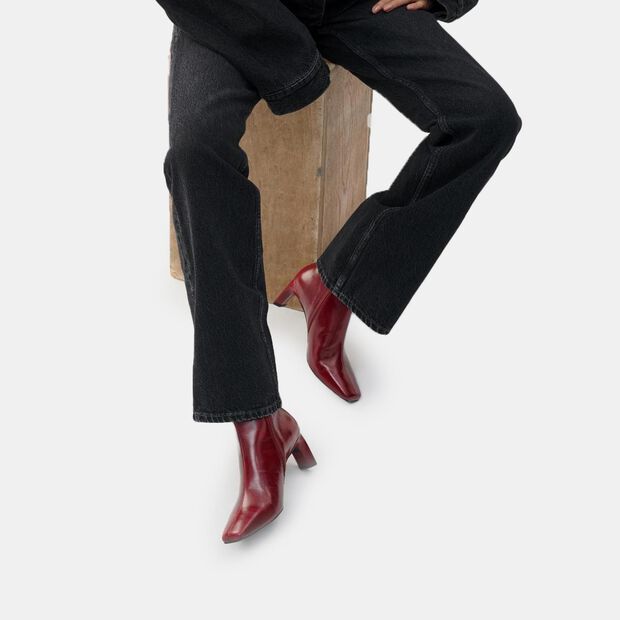 Dámská kožená kotníková obuv na podpatku Vagabond Vendela, červená