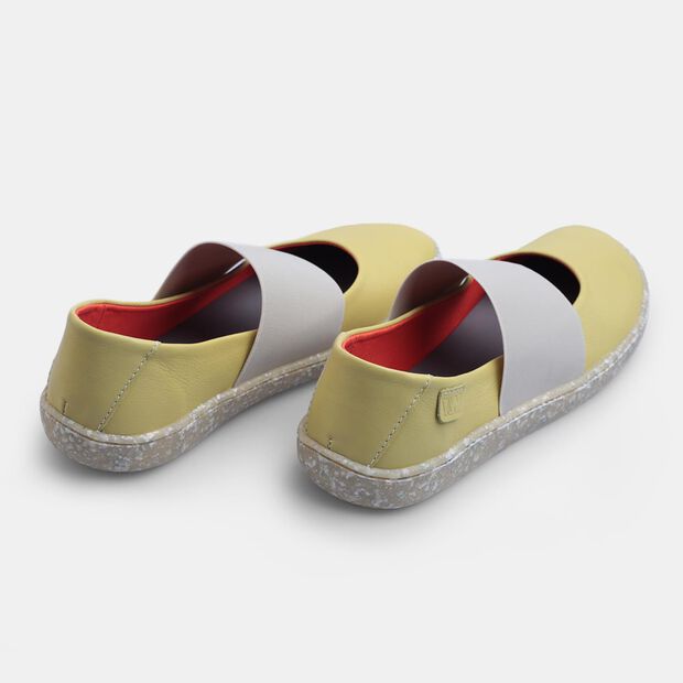 D&aacute;msk&eacute; kožen&eacute; barefoot baler&iacute;ny Baťa, žlut&aacute;