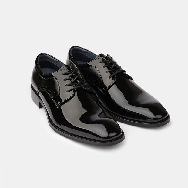 Elegantn&iacute; p&aacute;nsk&eacute; polobotky z lakovan&eacute; kůže s vyražen&yacute;m vzorem, 