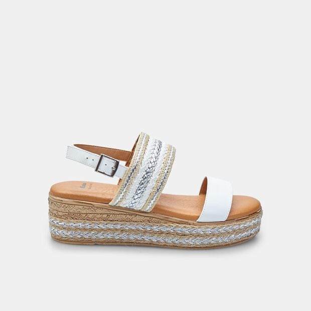 D&aacute;msk&eacute; letn&iacute; boho sand&aacute;le na kl&iacute;nku Baťa, b&iacute;l&aacute;
