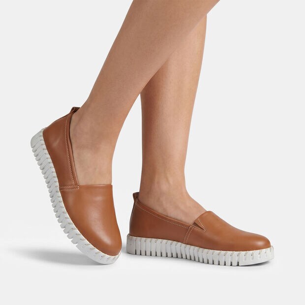 D&aacute;msk&eacute; kožen&eacute; slip-on boty Baťa, hněd&aacute;