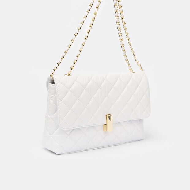 Pro&scaron;&iacute;van&aacute; crossbody kabelka s řet&iacute;zkov&yacute;m popruhem, b&iacute;l&aacute;