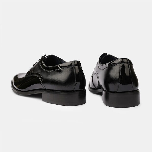 Elegantn&iacute; p&aacute;nsk&eacute; polobotky z lakovan&eacute; kůže s vyražen&yacute;m vzorem, 