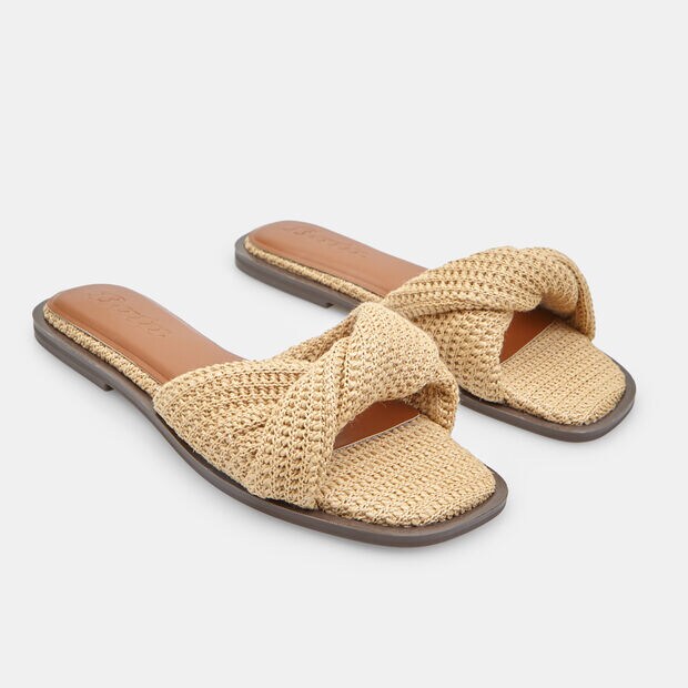 Women's flat sandal with fabric strap, 