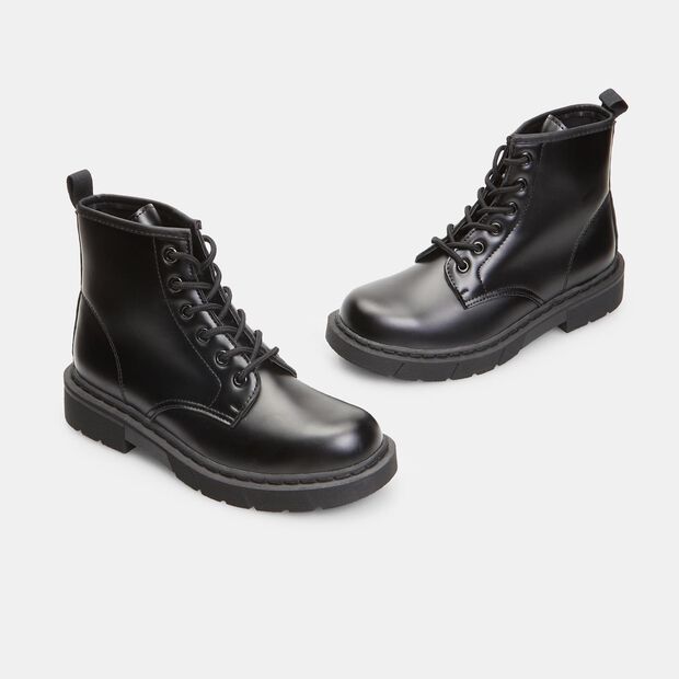 Women's Boots with Track-Like Soles, Black