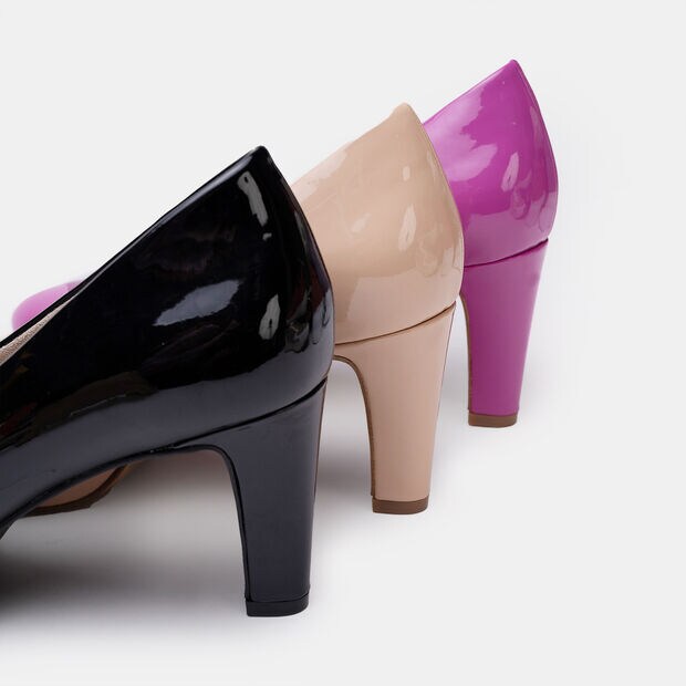 D&eacute;collet&eacute; da donna Bata 24H, Nero