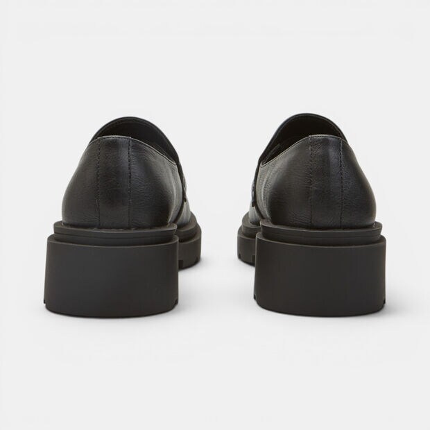 Women's moccasins with Bata track sole, 