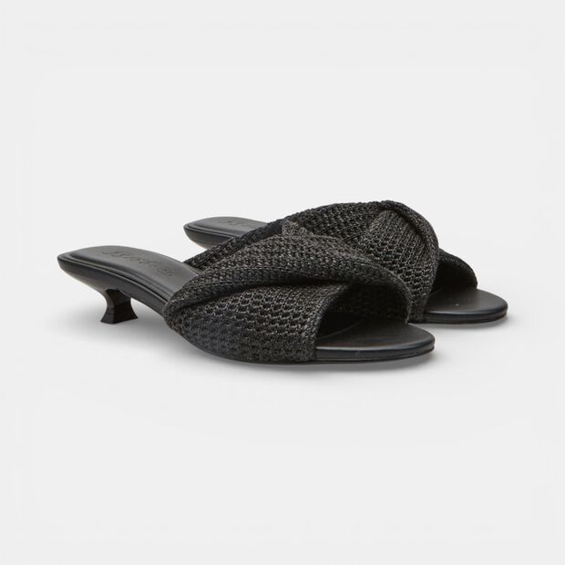 Bata women's sandal with heel and crossed strap, Black