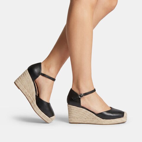 Women's wedge sandal with ankle strap Bata, Black