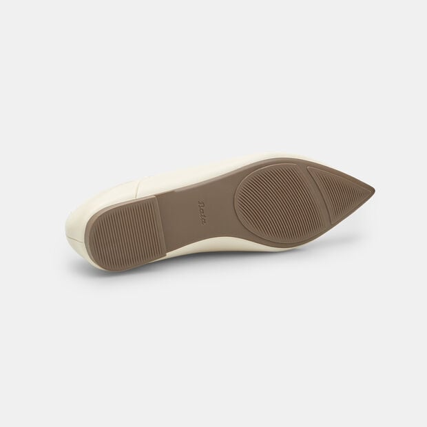 Women's ballerina flat with visible seam on the toe, White
