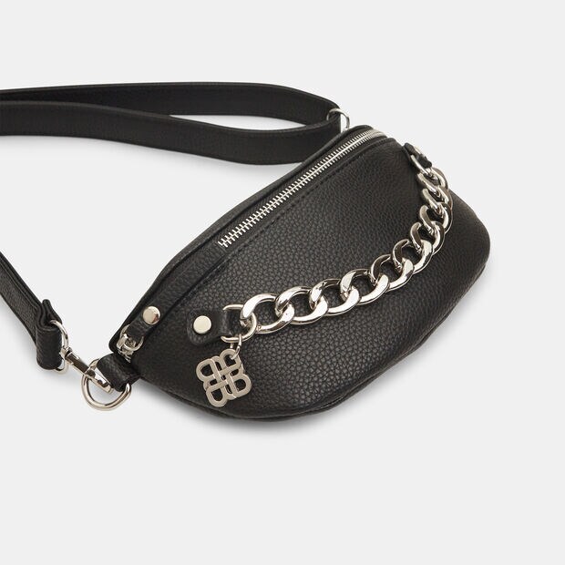 Mal&eacute; crossbody s ozdobnou retiazkou, čierna