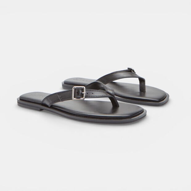 Bata women's flat thong sandal, 
