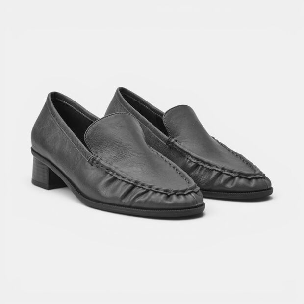 Women's Bata heeled moccasin, 