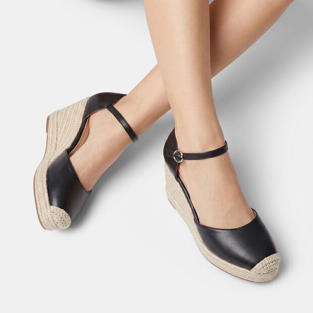 Women's wedge sandal with ankle strap Bata, 