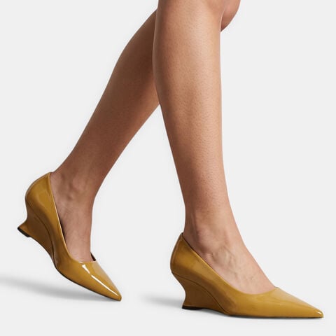 Women's shiny court shoes with covered wedge heel by Bata, Yellow