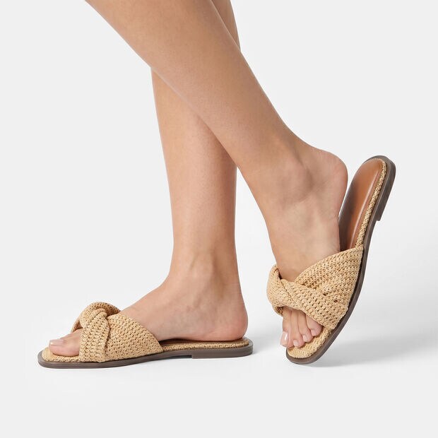 Women's flat sandal with fabric strap, 
