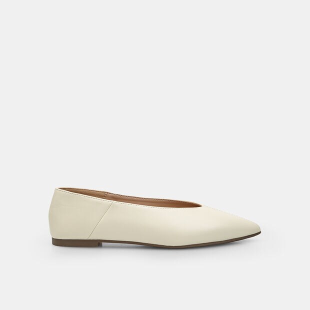 Women's ballerina flat with visible seam on the toe, White