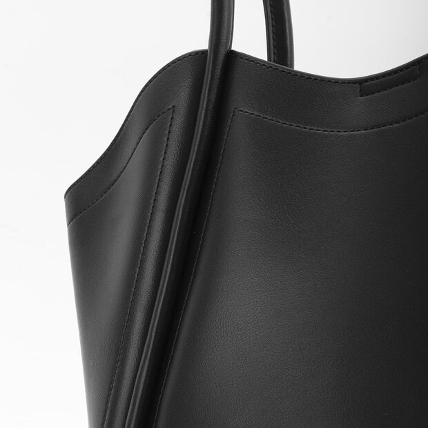 Elegant Bata Leather Bag, Black