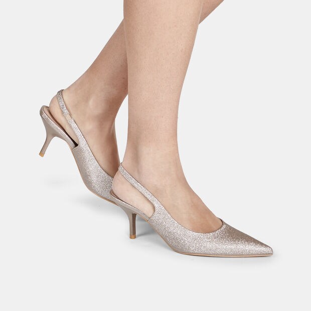 Decollet&eacute; slingback con tac&oacute;n y punta Bata, Dorado