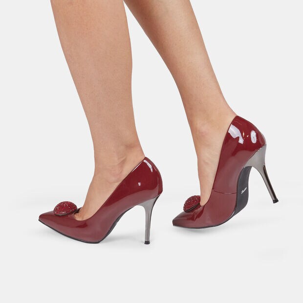 Zapatos de sal&oacute;n de mujer con detalle joya y tac&oacute;n dorado , 