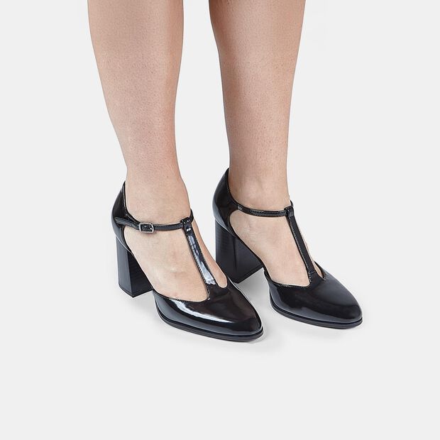 Decollet&eacute; para mujer T-bar con punta BATA, 