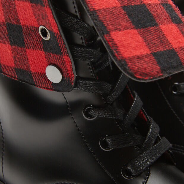 Botas Militares Con Interior De Estampado Escoc&eacute;s, Negro