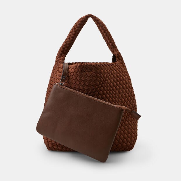 Bolso hobo de mujer en nylon trenzado Bata, Marr&oacute;n