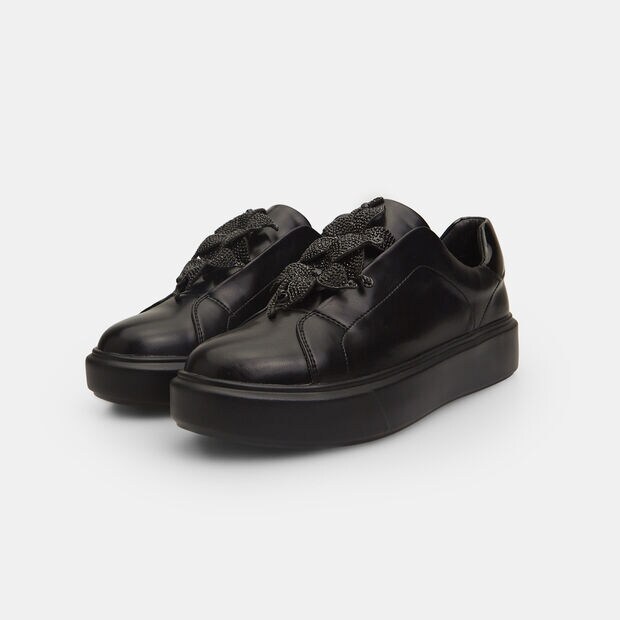 Sneakers de mujer con con aplicaciones de joya , 