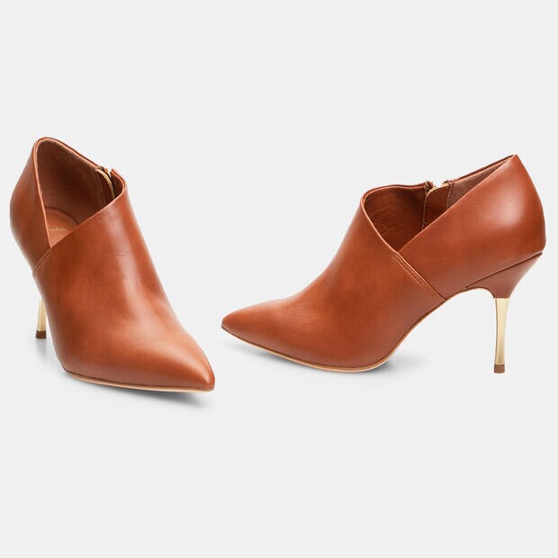 Zapatos de sal&oacute;n cerrados con tac&oacute;n de aguja, 