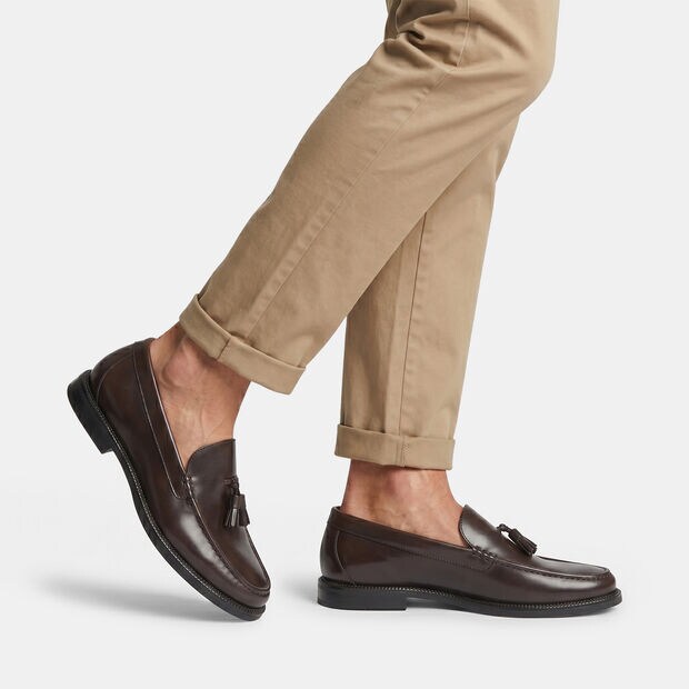 Mocas&iacute;n de hombre con borlas Bata, Burdeos