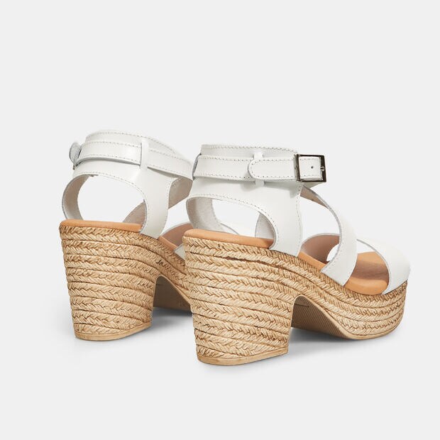 Sandalias de mujer de piel con tac&oacute;n de cuerda , 
