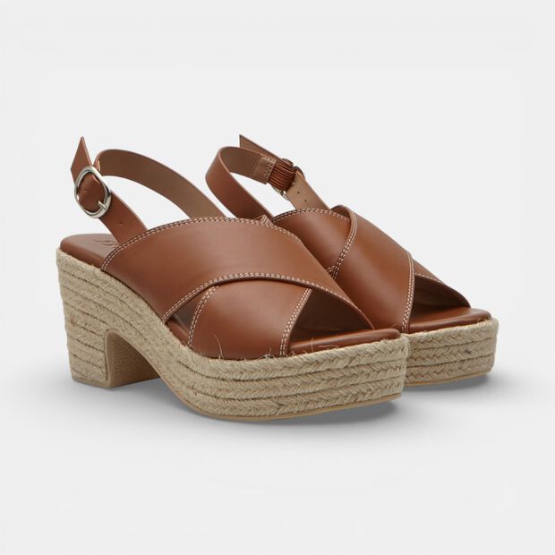 Sandalia de mujer con cu&ntilde;a y correa ajustable Bata, Marr&oacute;n