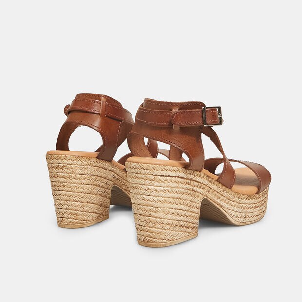 Sandalias de mujer de piel con tac&oacute;n de cuerda , Marr&oacute;n