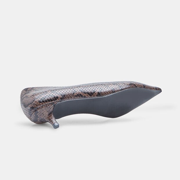 Zapato de mujer con tac&oacute;n bajo y punta, Marr&oacute;n