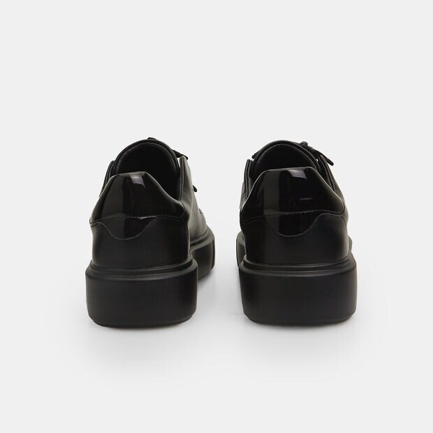 Sneakers de mujer con con aplicaciones de joya , 