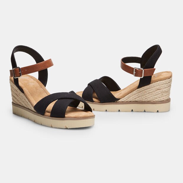 Sandalias con cu&ntilde;a, 