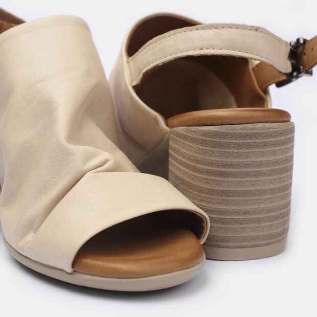 Sandalias de mujer en cuero con tac&oacute;n, Beige