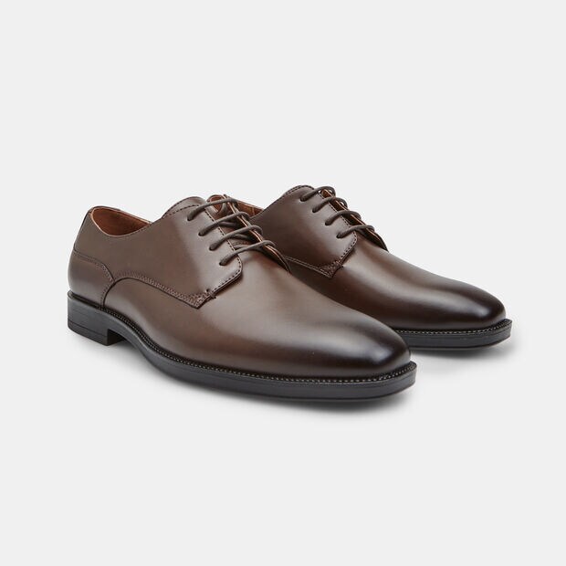 Zapato con cordones para hombre Bata, Marr&oacute;n