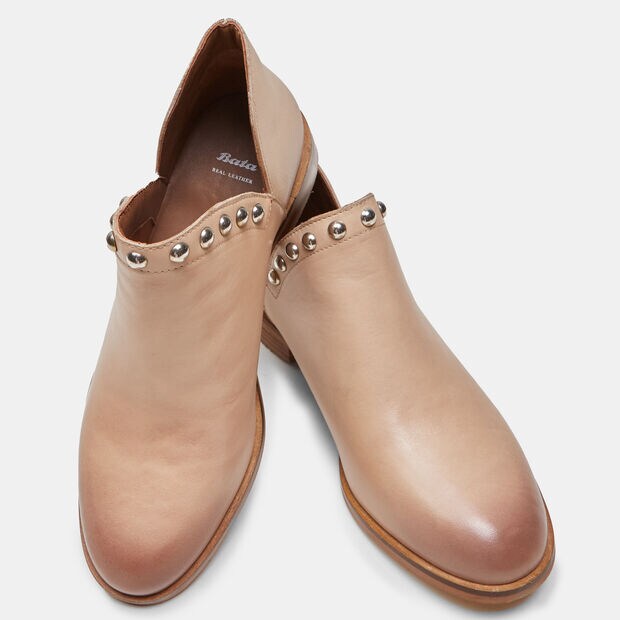 Botines de piel con tachuelas, 