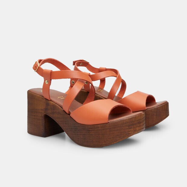 Sandalias de mujer de cuero con tac&oacute;n de 8,5 cm BATA, 