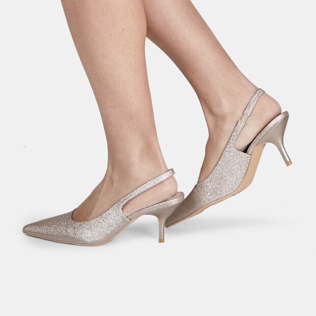 Decollet&eacute; slingback con tac&oacute;n y punta Bata, Dorado