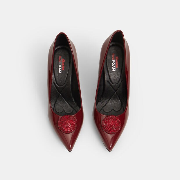 Zapatos de sal&oacute;n de mujer con detalle joya y tac&oacute;n dorado , 