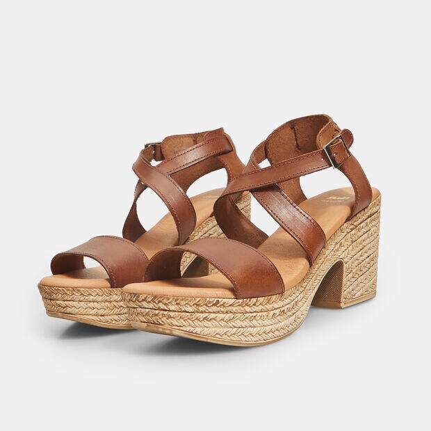 Sandalias de mujer de piel con tac&oacute;n de cuerda , Marr&oacute;n