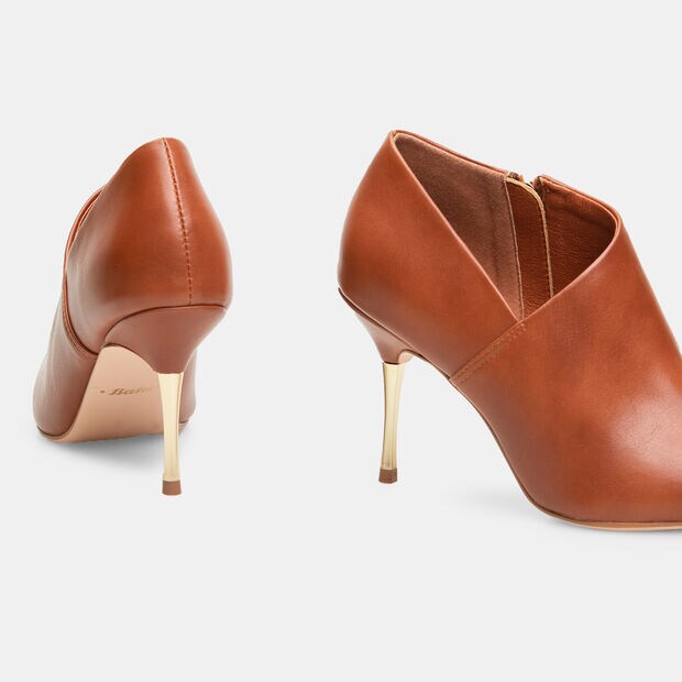 Zapatos de sal&oacute;n cerrados con tac&oacute;n de aguja, 