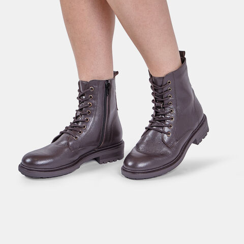 Botín con cordones de piel para mujer Bata, Marrón