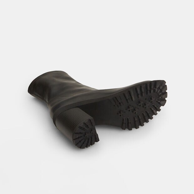 Botines de mujer con tac&oacute;n y puntera cuadrada , Negro